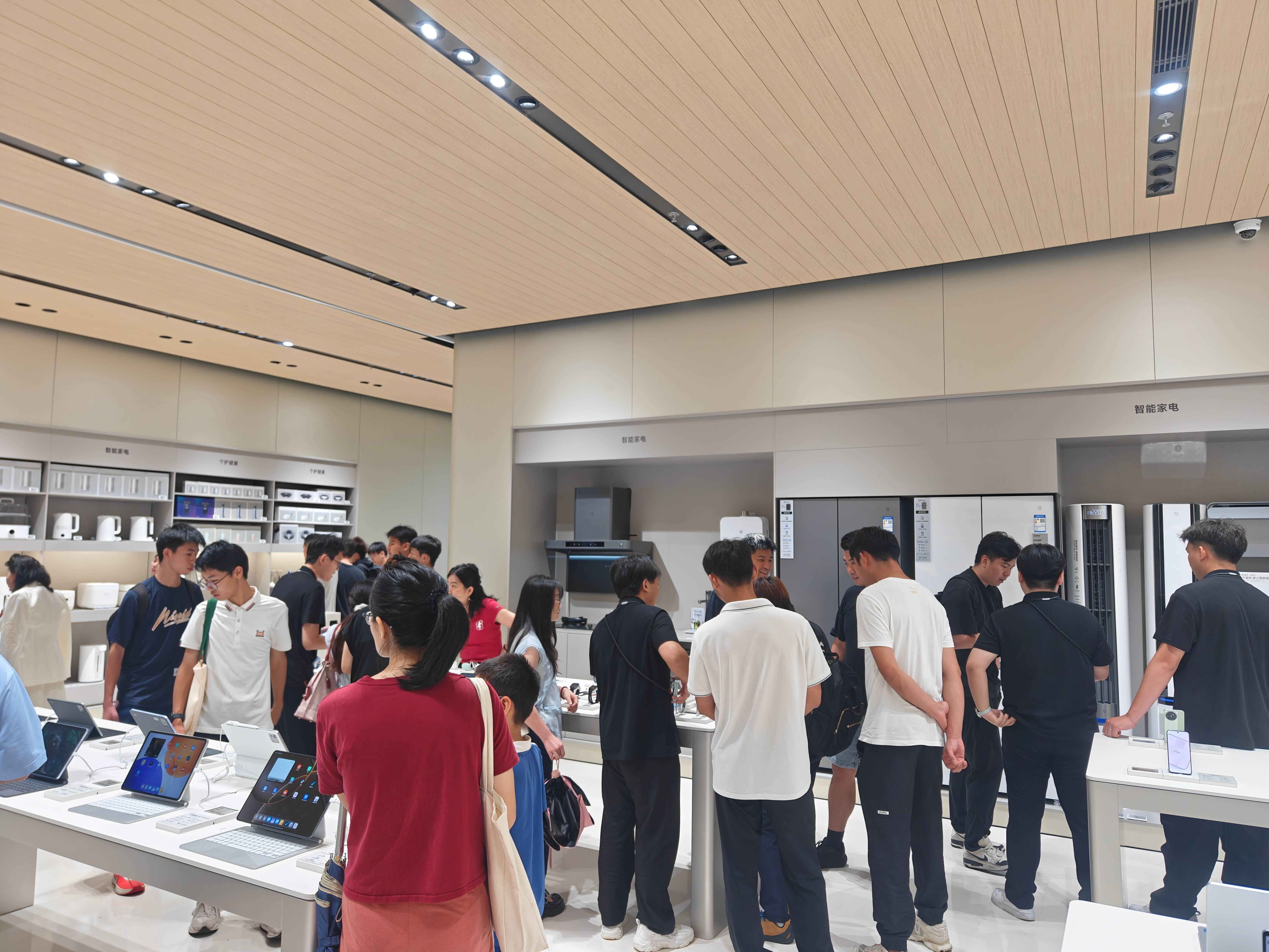 筹划5年！小米第四区域总部开园：全国最大小米之家融合店落户深圳