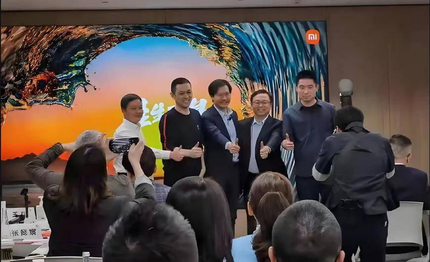 王传福现身小米，和雷军聊啥？